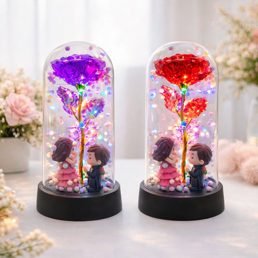 Trandafir Cristalizat 20cm cu Figurină Cuplu Romantic